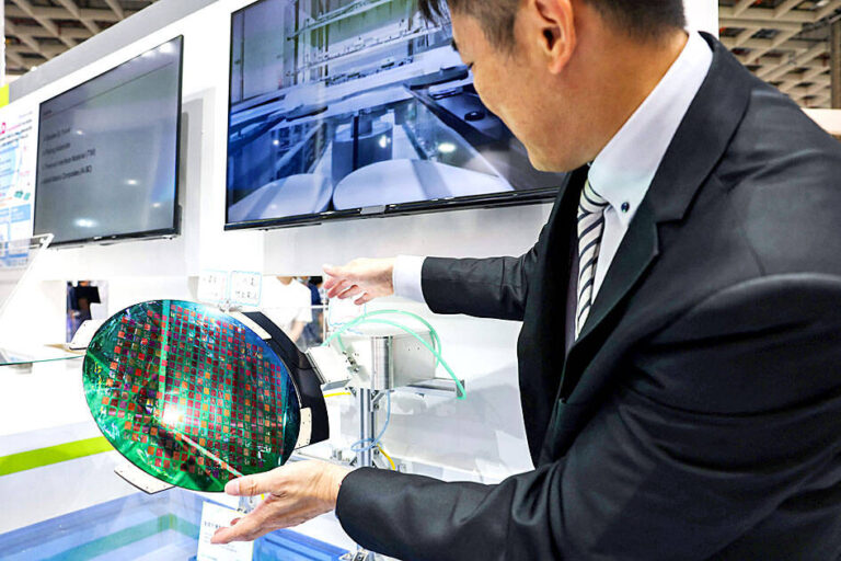 The Taiwan Silicon Semiconductor Shield: Defense Strategy Risks Versus Strategic Realities 4 Taiwan Silicon Semiconductor Shield