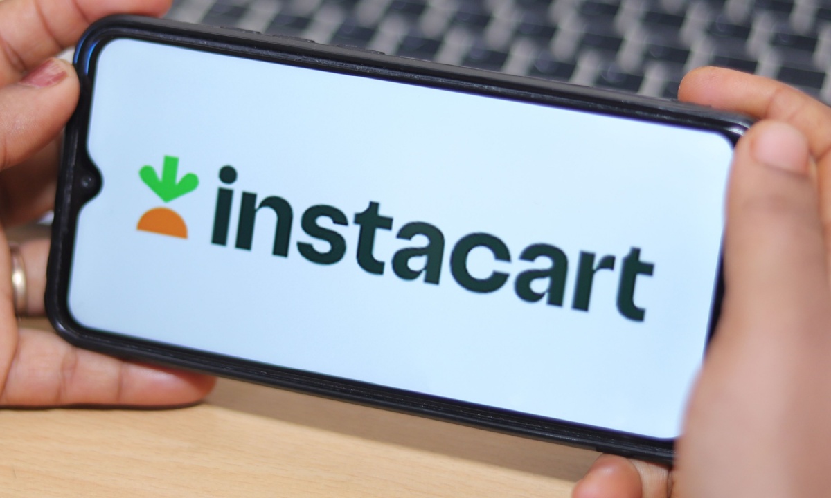 Instacart: Proliferation of illicit 'bot' software rings manipulating order batch allocation 2 Anatomy of a 'Batch Grabber': How Illicit Scripts Intercept Orders