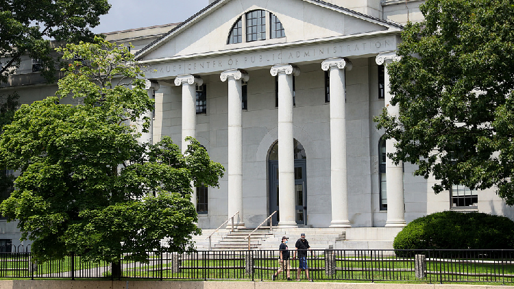 The Harvard Management Company: Endowment Strategy and Liquidity Mechanisms